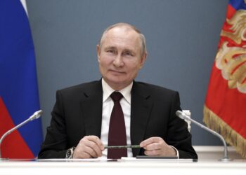 Putin llama a presidente argentino, quien contrajo COVID-19