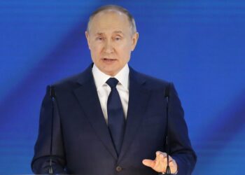 Putin elogia las vacunas de Rusia en su discurso a la nación