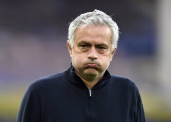 Tottenham despide a Mourinho tras 17 meses al mando del equipo