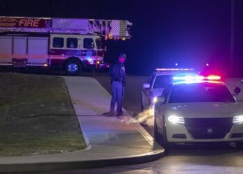 Policía: 8 muertos en tiroteo en las instalaciones de FedEx en Indianápolis