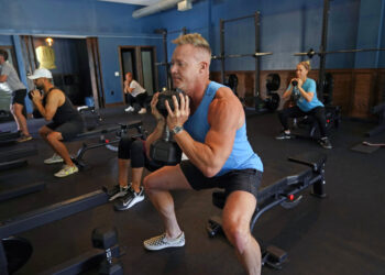 Nivel de contagios de Covid-19 en EE.UU. es el más bajo en 11 meses