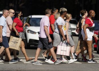 Relajan restricciones en EEUU ante alza en vacunación