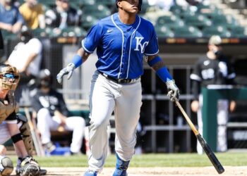 Salvador Pérez remolcó tres con octavo jonrón de la campaña