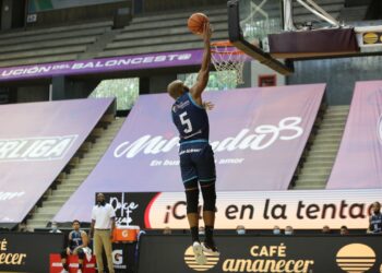 Gladiadores completó una sólida actuación y se impuso a Cocodrilos de Caracas