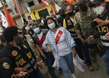 Perú: Keiko Fujimori pide permiso a juez para ir a Ecuador