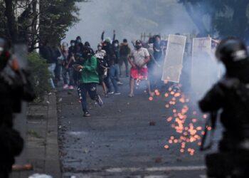 Leopoldo López pide a los colombianos desistir de la violencia