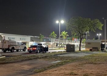 Dos muertos y más de 20 heridos en un tiroteo en Florida