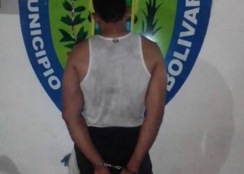 Atraparon a un hombre cuando le pegaba a su mujer