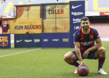 Sergio Agüero fue presentado por FC Barcelona