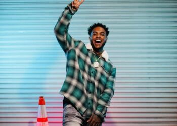 Siente el "Bidi Bidi Bom Bom" de Fredo Versátil