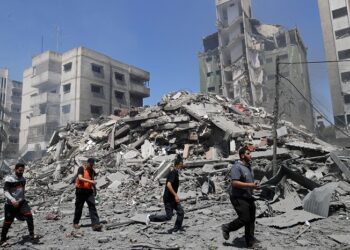 Israel dice haber destruido túneles con bombardeos en Gaza
