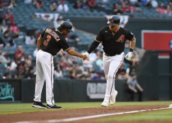 Asdrúbal Cabrera respaldó con el bate el trabajo monticular de Bumgarner