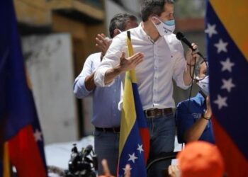 Guaidó llamó a la gente a salir a la calle a "exigir sus derechos"