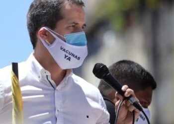 Guaidó rechazó la entrega "discriminatoria" de vacunas contra el COVID-19 aplicada por Maduro
