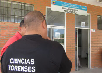 Educadora  murió en choque de vehículos