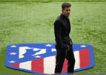 Simeone no ve necesidad de pensar en su futuro tras título del Atlético