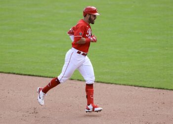 Eugenio Suárez llegó a 10 jonrones en 2021