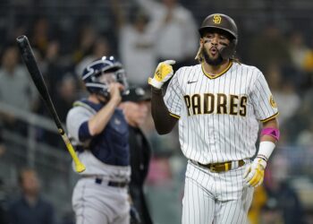 Tatis Jr. pega su 50mo jonrón y Padres aplastan a Marineros 16-1