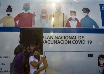 Nuevos contagios en Chile disminuyen más de 30%