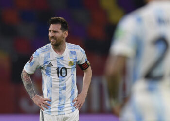 Con goles de Messi y Sánchez, Argentina y Chile igualan