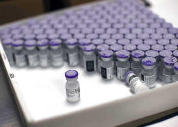 EE.UU. comprará 500 millones de vacunas a Pfizer para COVAX