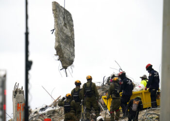 Florida pide ayuda federal para labor de rescate en edificio