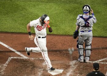 Galvis y Santander hicieron de todo en triunfo de Baltimore