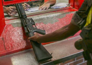 EEUU: armas militares se pierden; algunas se usan en delitos