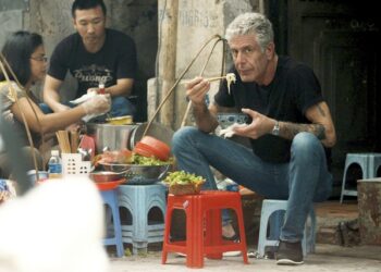 Documental sobre Bourdain "un acto de terapia" para sus fans