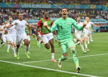 Suiza dio el batacazo y eliminó a Francia; España sufrió pero clasificó