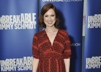 Kemper se disculpa por baile con grupo con pasado racista