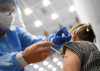 Médicos advierten que actual plan de vacunación solo cubrirá a 8 millones de personas