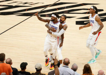 Paul George mantuvo con esperanzas a Clippers de Los Ángeles