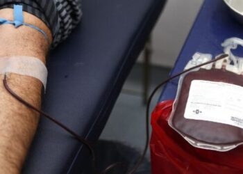 Entre 40 y 100 dólares: venezolanos venden su sangre para sobrellevar crisis económica