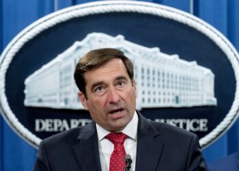 Renuncia funcionario de Justicia de EEUU por espionaje