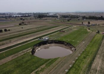 México: Autoridades advierten que socavón seguirá creciendo