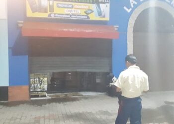 Apresaron a dos presuntos ladrones de un local comercial