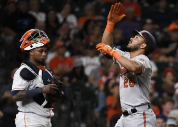 Cuatro cuadrangulares dieron amplia victoria a Baltimore sobre Houston