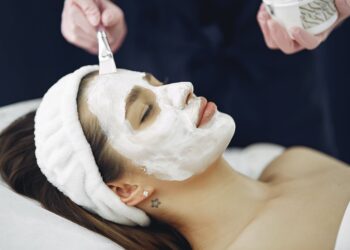 Aprende a cuidar del rostro a tiempo y de forma efectiva