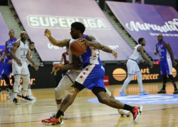 Trotamundos de Carabobo quedó a una victoria del título