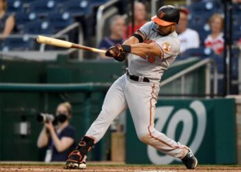 Galvis y Santander ayudaron a Baltimore a ganar pese a jonrón 25 de Guerrero Jr.