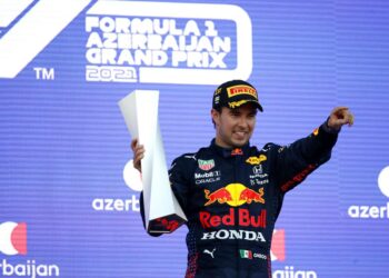 En una accidentada carrera mexicano Sergio Pérez logra el triunfo en el GP de Azerbaiyán