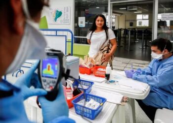 Ecuador busca acuerdo con el FMI que respalde sus objetivos