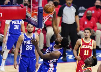 Filadelfia igualó semifinales de NBA gracias a Embiid