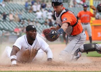 Detroit dejó en terreno a Houston con squeeze play