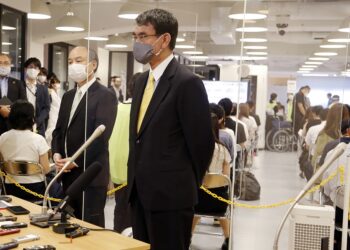 Japón: Miles de empresas vacunan contra COVID-19 a empleados