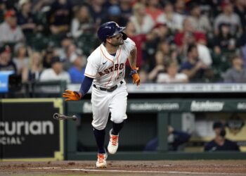 José Altuve conectó jonrón para respaldar victoria de Luis García