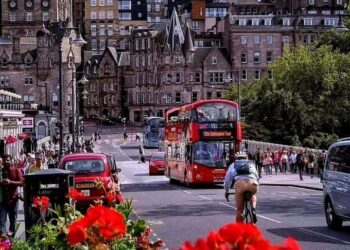 Auge de la variante Delta pospone levantamiento de confinamiento en Inglaterra