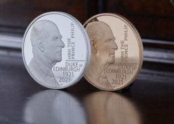Príncipe Felipe fue honrado con una moneda especial británica de 5 libras