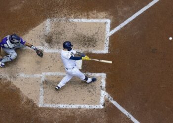 Hiura y Narváez marcaron ritmo ofensivo de Milwaukee